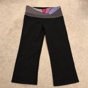 LULULEMON CROPPED FLARED PANTS